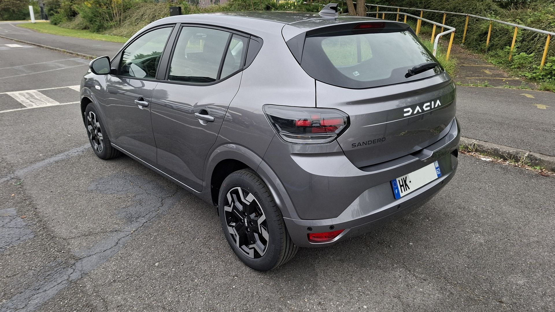 Vue 5 de Dacia SANDERO ECO G120 avec Pack Conduite et Navigation JOURNEY Gris schiste