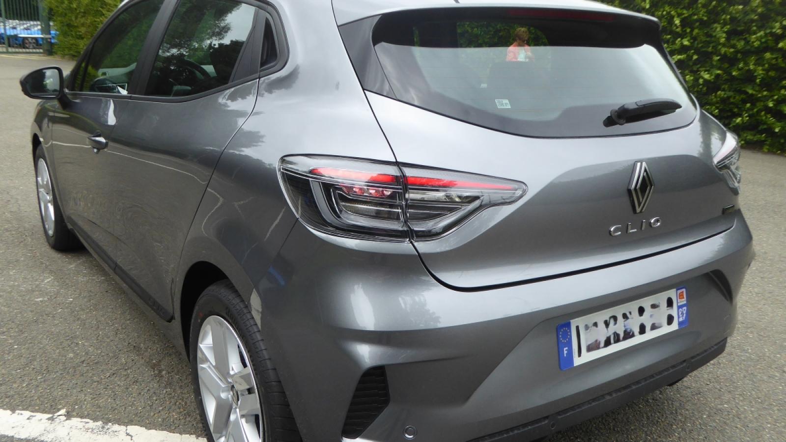 Vue 3 de Renault CLIO V FULL HYBRID E-TECH 145-25B EVOLUTION GRIS SCHISTE