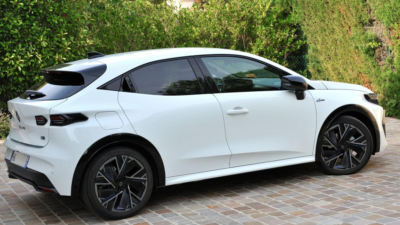 Vue 2 de Renault CLIO VI 1.8 E-TECH FULL HYBRID 160 ESPRIT ALPINE Blanc Glacier