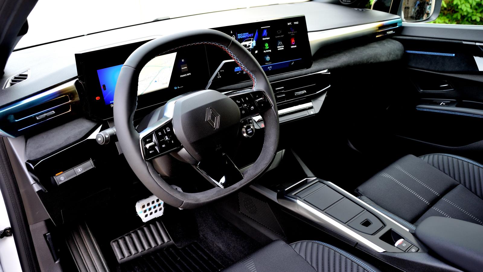 Vue 6 de Renault CLIO VI 1.8 E-TECH FULL HYBRID 160 ESPRIT ALPINE Blanc Glacier