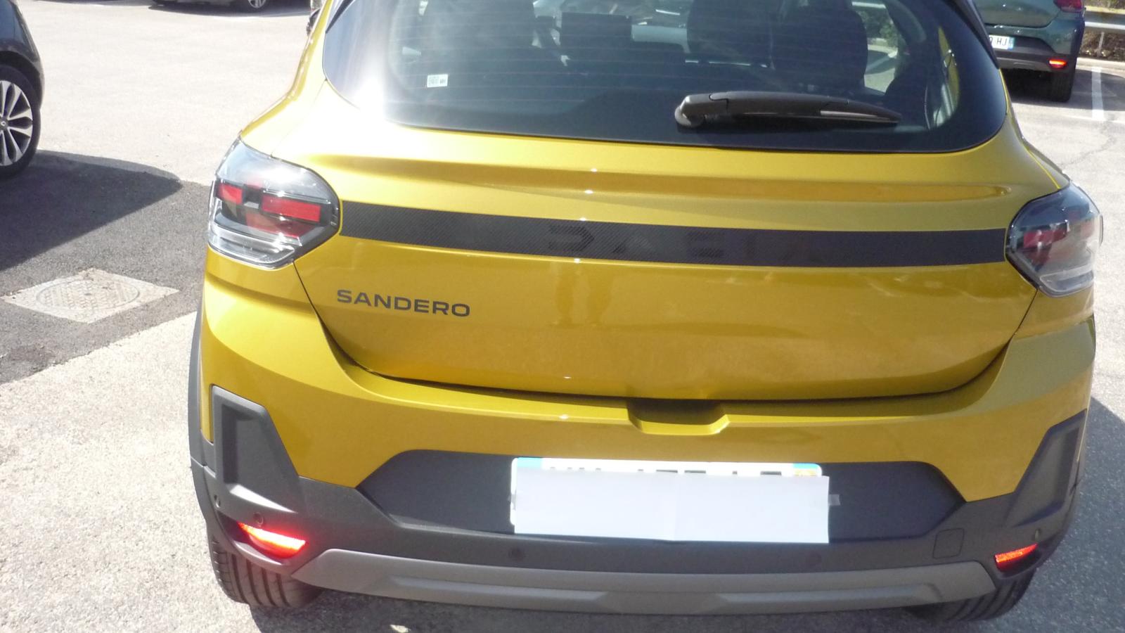 Vue 2 de Dacia NOUVELLE SANDERO STEPWAY ECO-G-120-AUTO-25 Harmonie Spécifique EXTREME(HARM11) JAUNE AMBRE