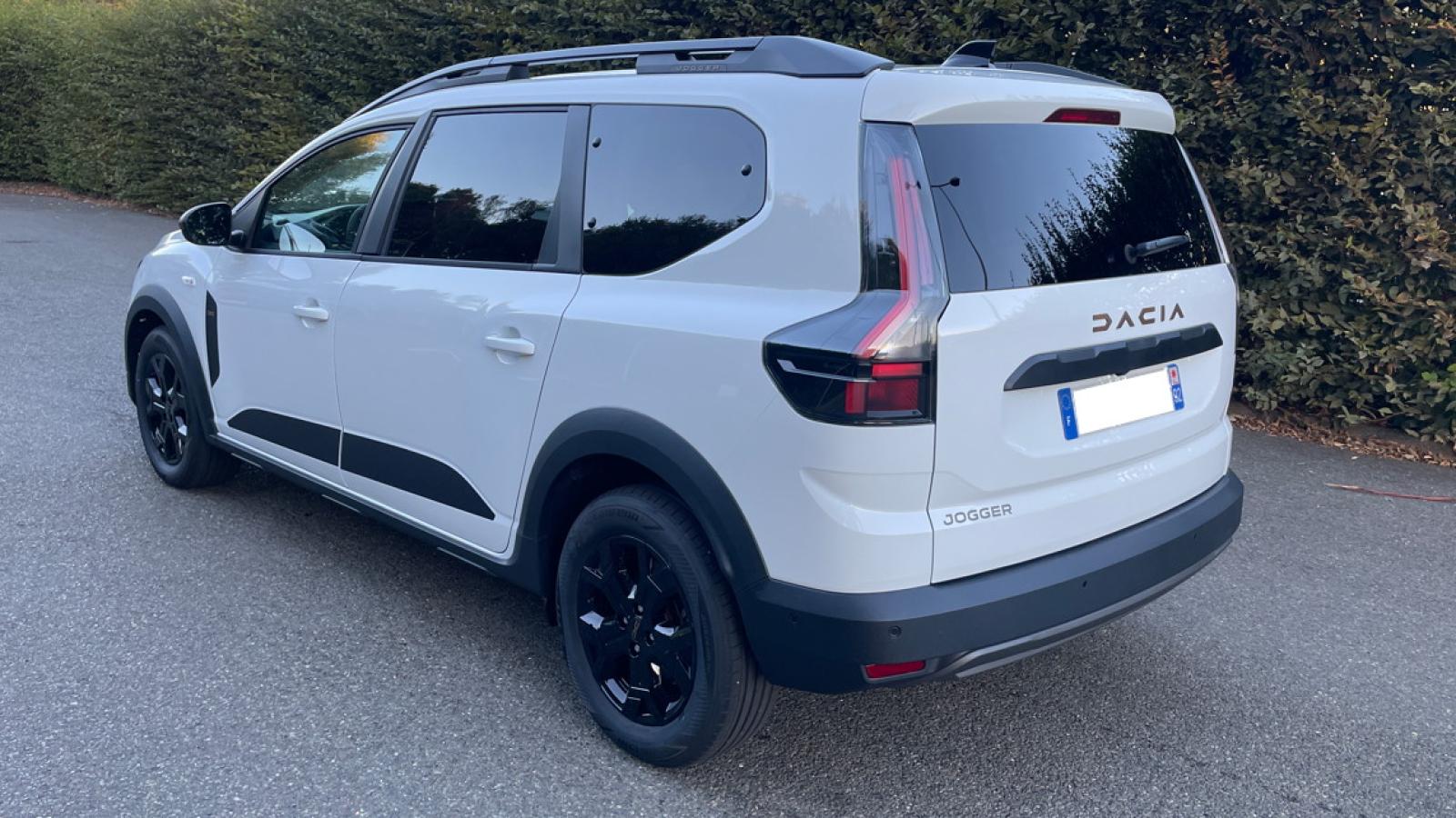 Vue 3 de Dacia Jogger 7 places ECO-G 120 (Essence/GPL) Extrême Blanc Galcier