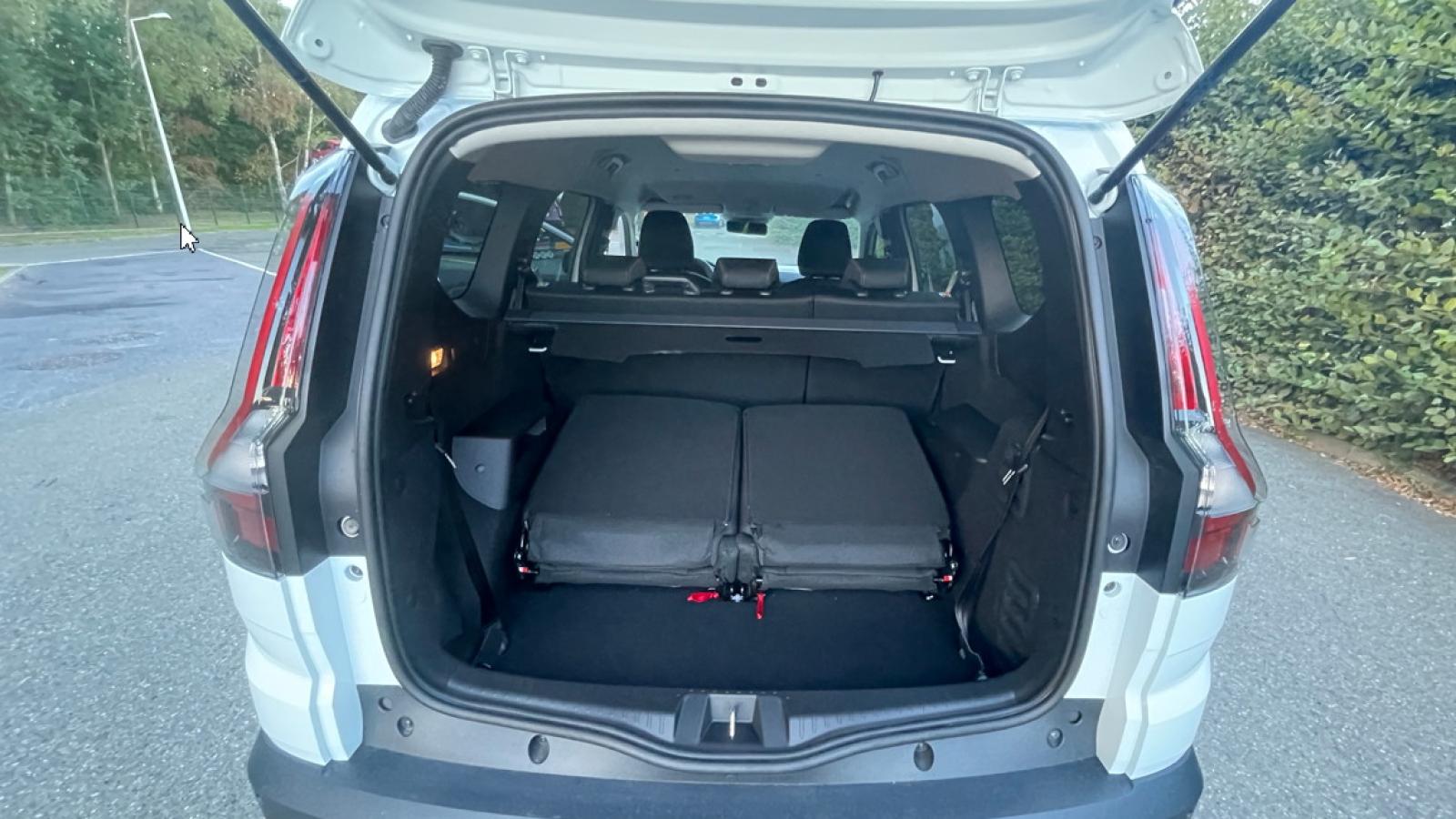 Vue 6 de Dacia Jogger 7 places ECO-G 120 (Essence/GPL) Extrême Blanc Galcier