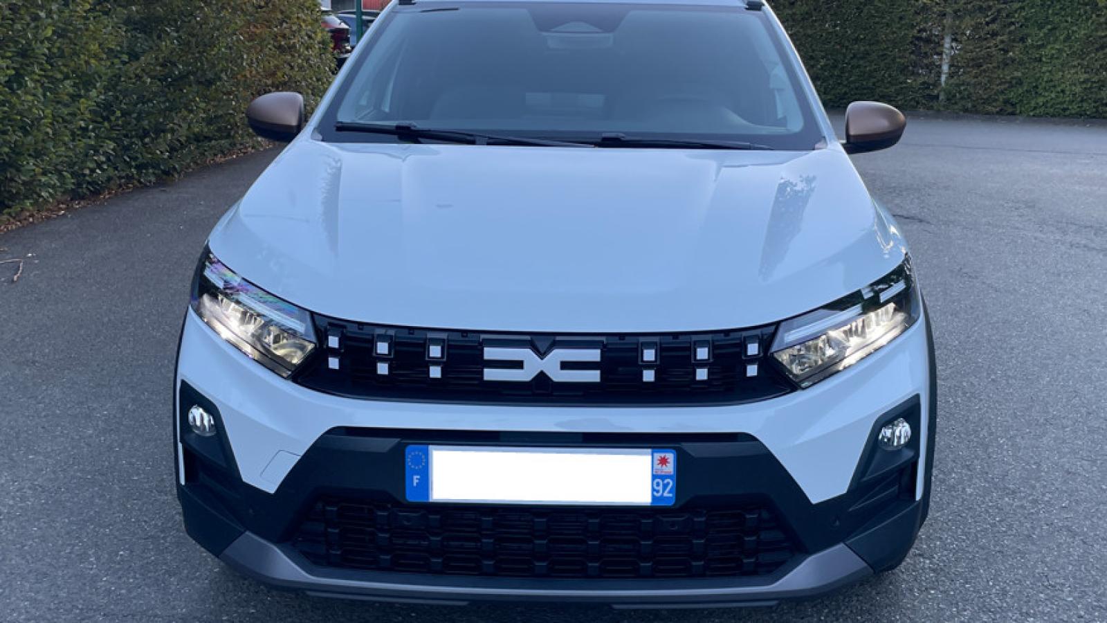 Vue 4 de Dacia Jogger 7 places ECO-G 120 (Essence/GPL) Extrême Blanc Galcier