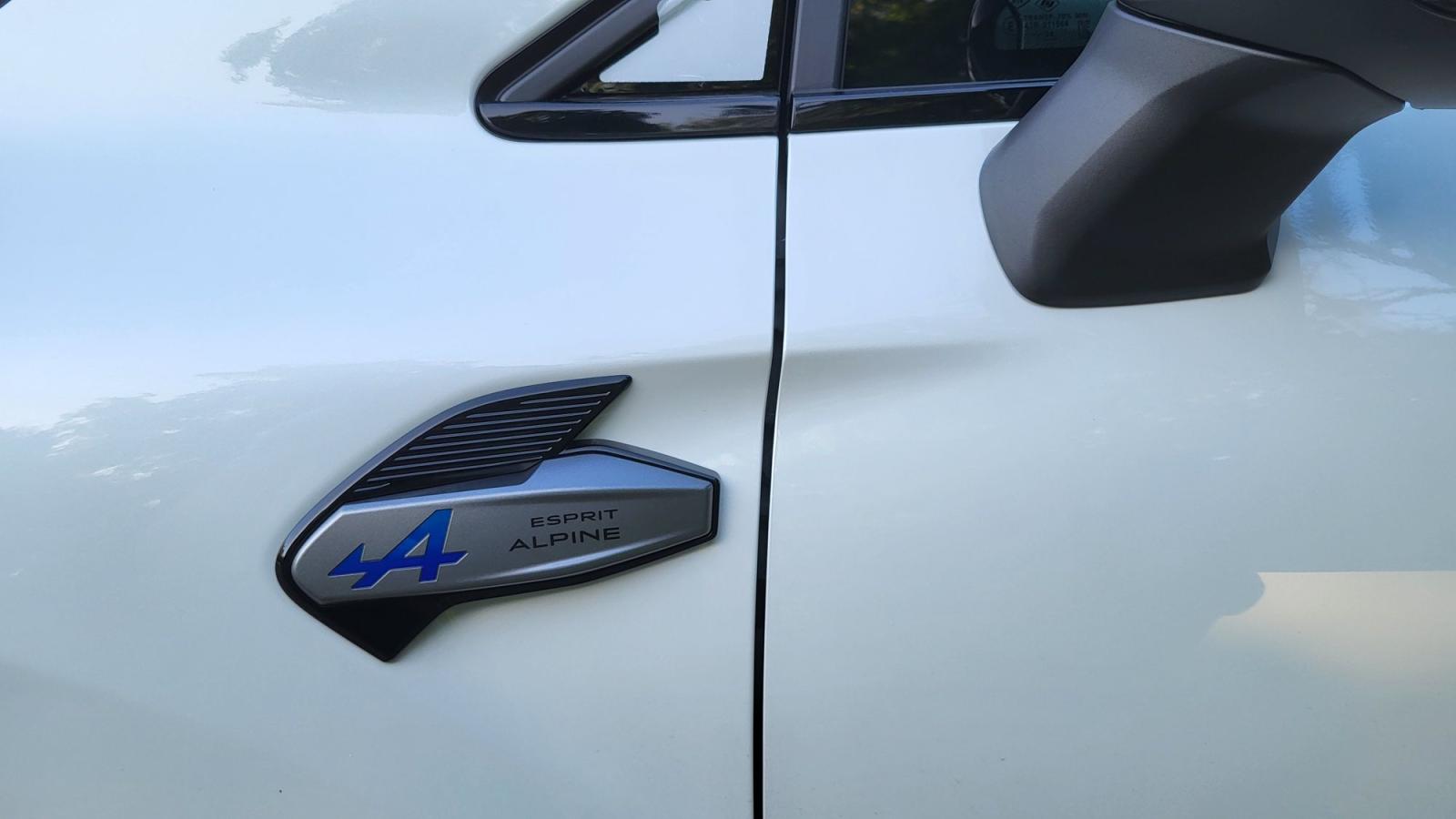Vue 2 de Renault CAPTUR Full Hybrid eTech 160ch Esprit Alpine Blanc nacré Toit noir étoilé