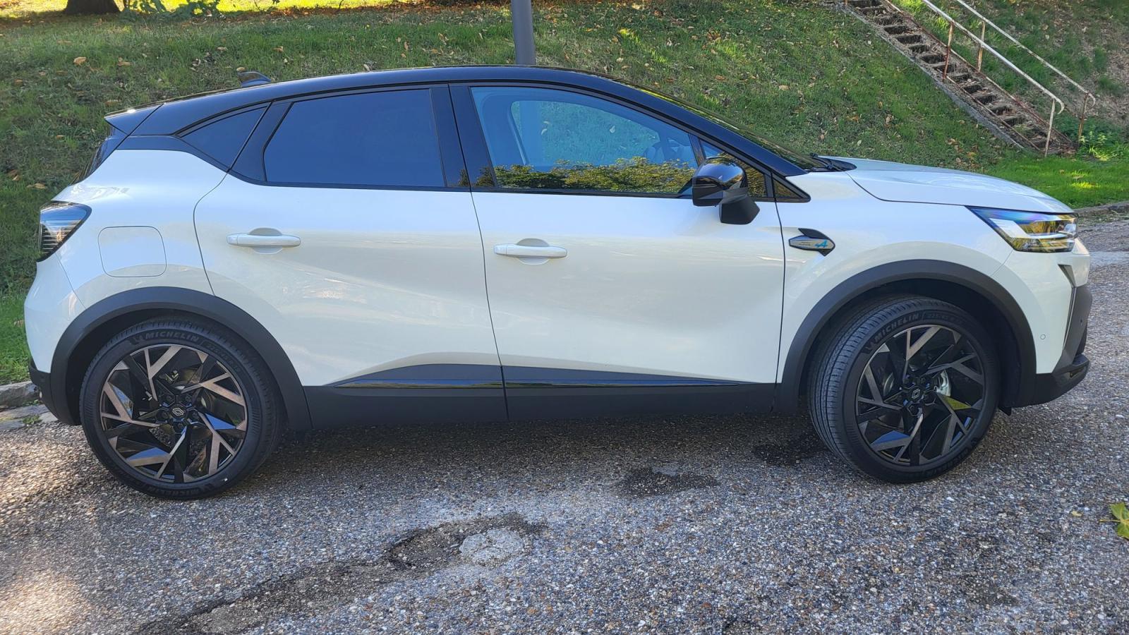 Vue 4 de Renault CAPTUR Full Hybrid eTech 160ch ESPRIT ALPINE Blanc nacré Toit noir étoilé