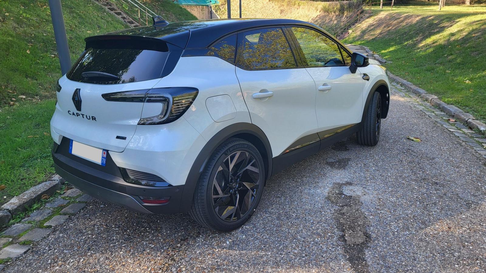 Vue 5 de Renault CAPTUR Full Hybrid eTech 160ch ESPRIT ALPINE Blanc nacré Toit noir étoilé