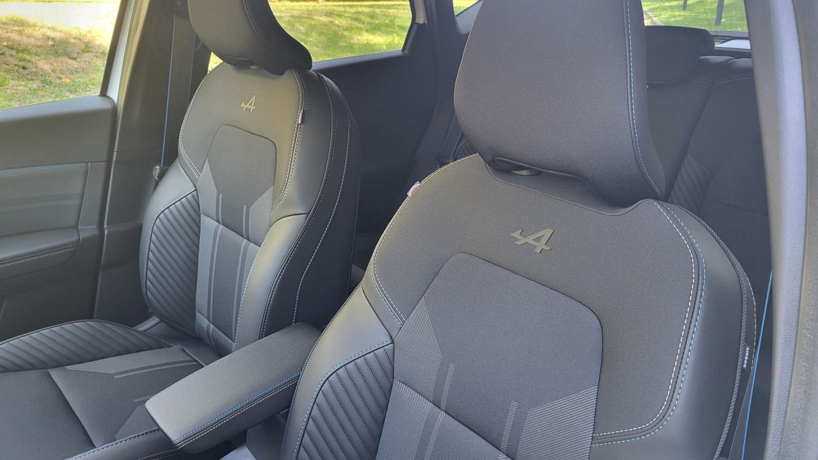 Vue 6 de Renault CAPTUR Full Hybrid eTech 160ch ESPRIT ALPINE Blanc nacré Toit noir étoilé